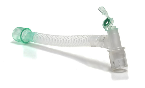 Catheter Mount Flexible 22F - raccord patient coudé à rotule 22M/15F avec double Flip Top Cap, ≥170mm - stérile